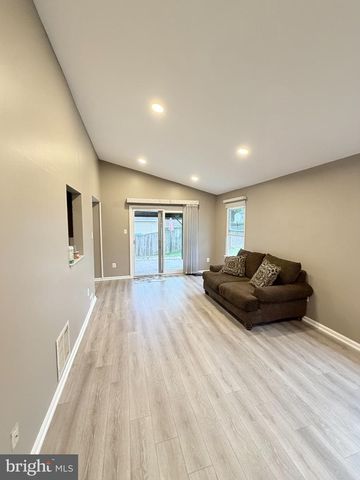 1322 BRADFORD LN, Bensalem, PA 19020