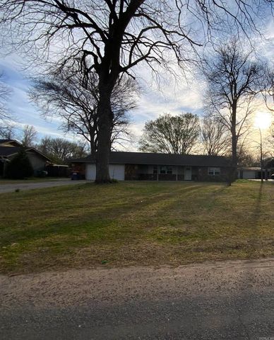 3006 Riverside dr., Pine Bluff, AR 71602