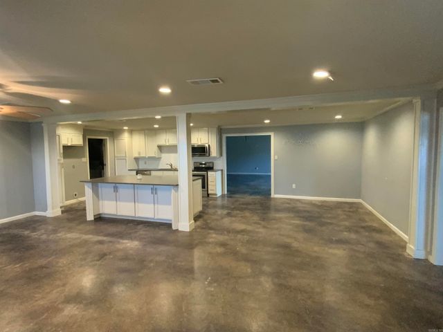 3006 Riverside dr., Pine Bluff, AR 71602