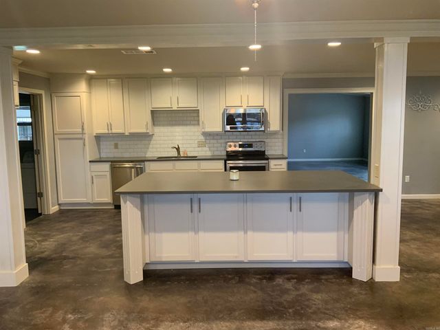 3006 Riverside dr., Pine Bluff, AR 71602