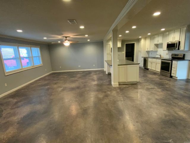 3006 Riverside dr., Pine Bluff, AR 71602