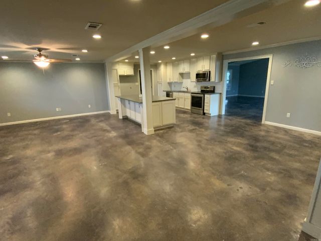 3006 Riverside dr., Pine Bluff, AR 71602