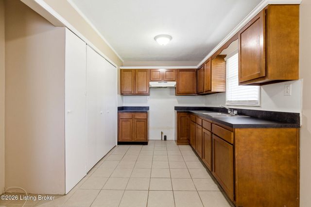 9114 New Maple Rd, Louisville, KY 40229