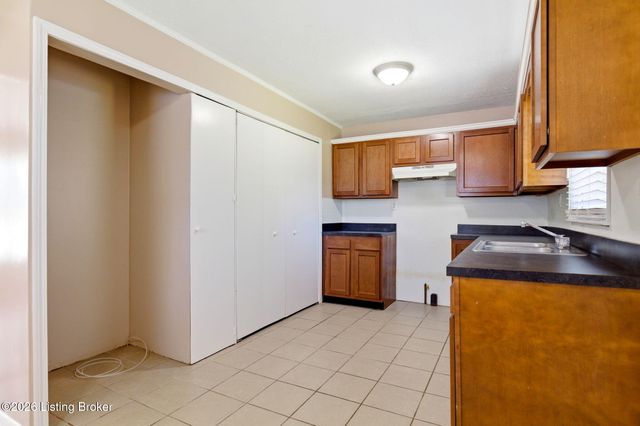 9114 New Maple Rd, Louisville, KY 40229