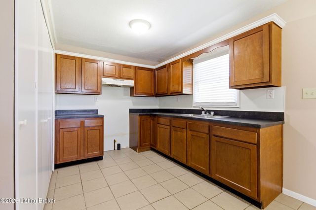 9114 New Maple Rd, Louisville, KY 40229