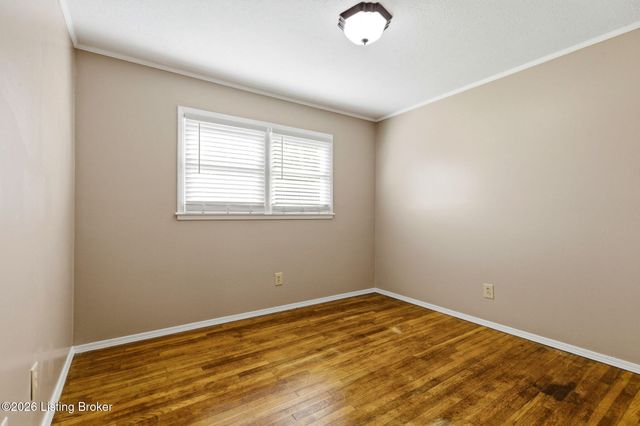 9114 New Maple Rd, Louisville, KY 40229
