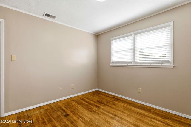 9114 New Maple Rd, Louisville, KY 40229