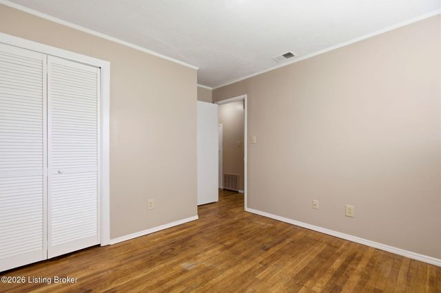 9114 New Maple Rd, Louisville, KY 40229