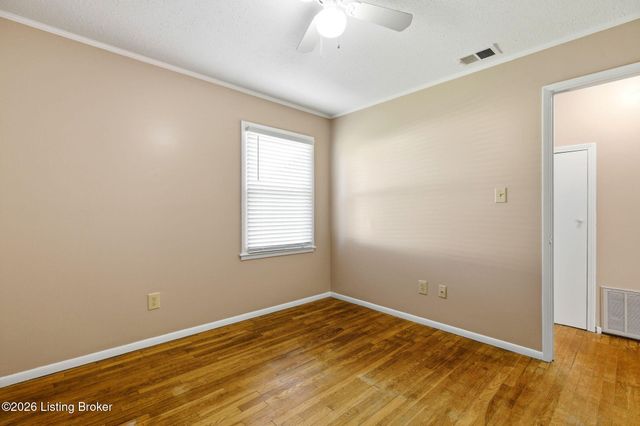 9114 New Maple Rd, Louisville, KY 40229