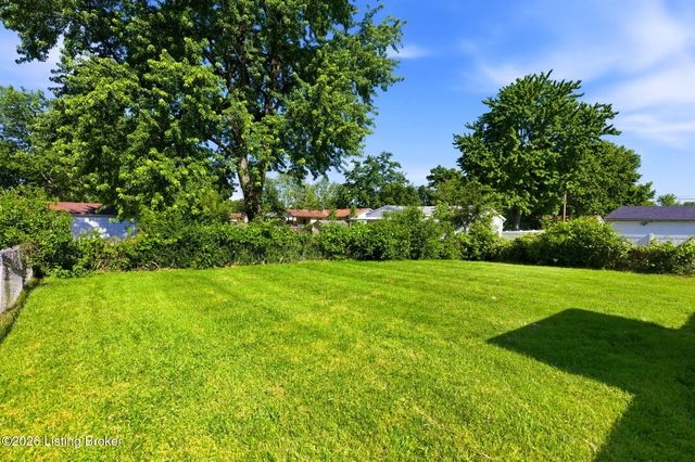 9114 New Maple Rd, Louisville, KY 40229