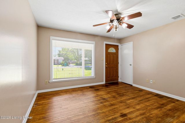 9114 New Maple Rd, Louisville, KY 40229