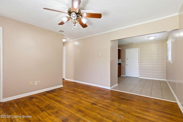 9114 New Maple Rd, Louisville, KY 40229