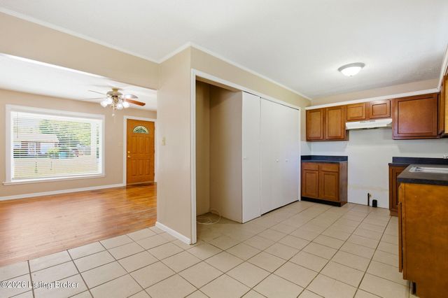 9114 New Maple Rd, Louisville, KY 40229