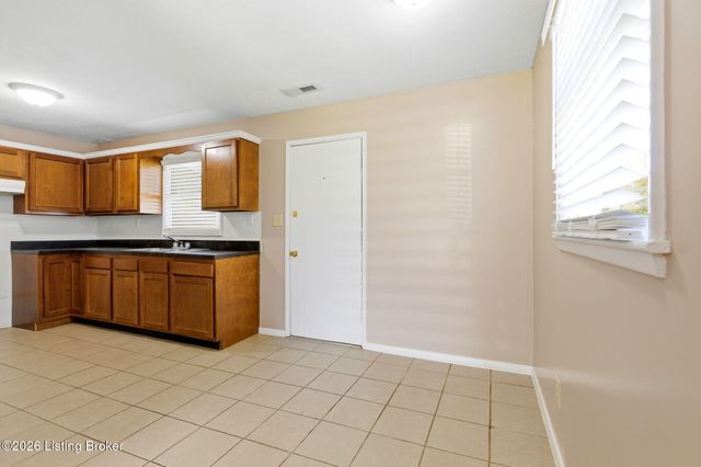 9114 New Maple Rd, Louisville, KY 40229