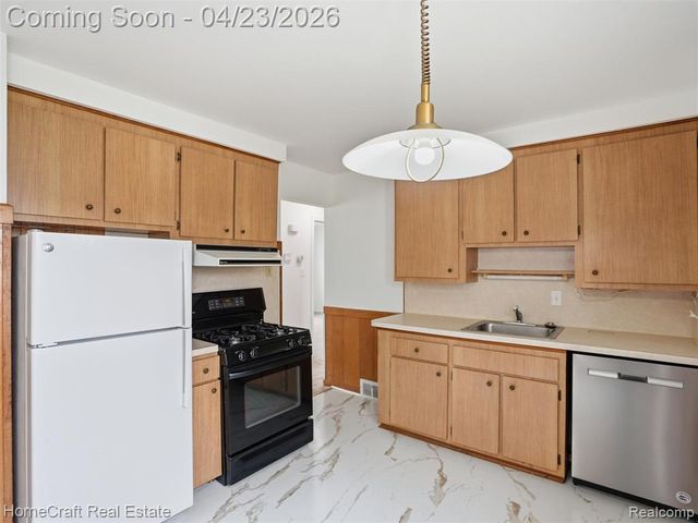 28629 James Street, Garden City, MI 48135