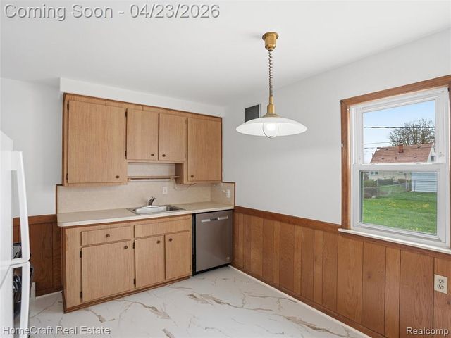 28629 James Street, Garden City, MI 48135