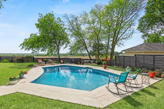 3010 S Country Club Road, Garland, TX 75043
