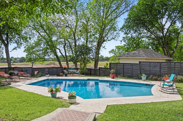 3010 S Country Club Road, Garland, TX 75043