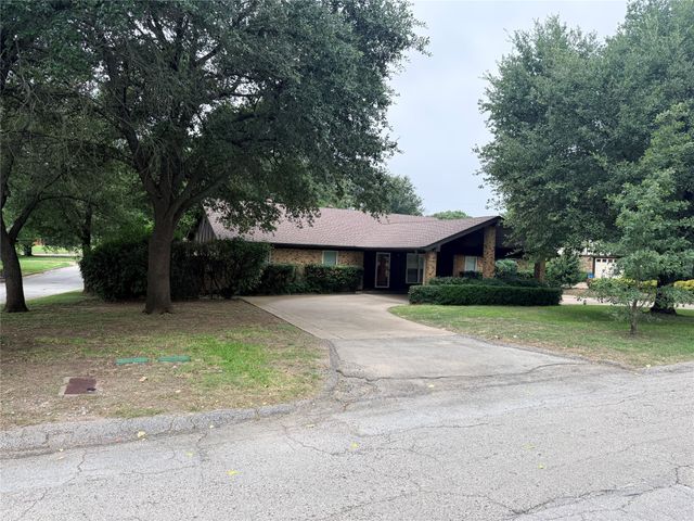 3262 Francis Drive, Fort Worth, TX 76116