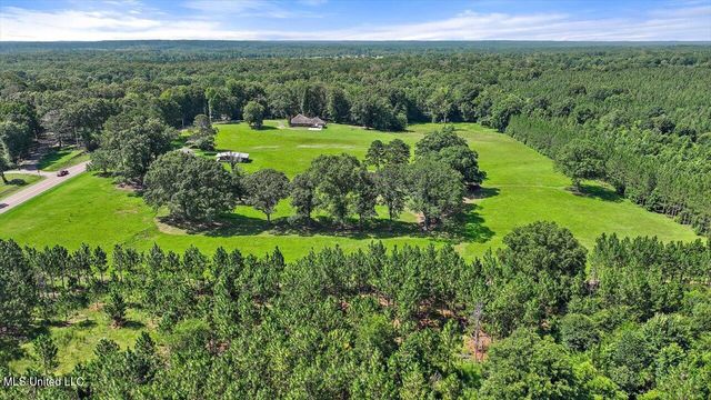 Hwy 13, Mendenhall, MS 39114
