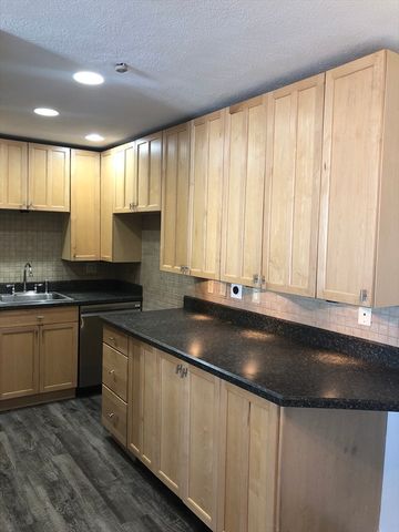 271 Boston Post Road E 4, Marlborough, MA 01752