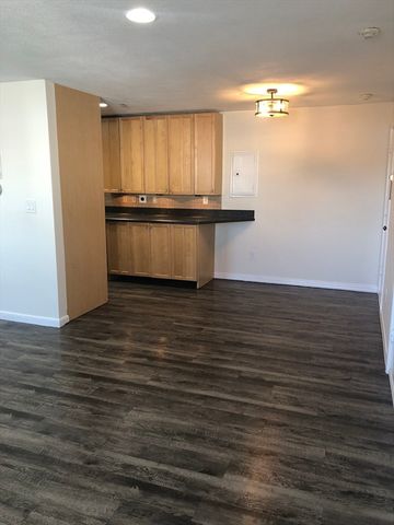 271 Boston Post Road E 4, Marlborough, MA 01752