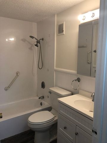 271 Boston Post Road E 4, Marlborough, MA 01752