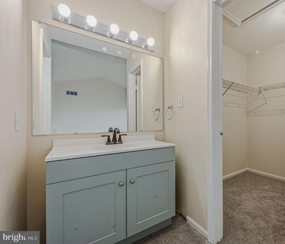 18 LAXFORD DR, Newark, DE 19702