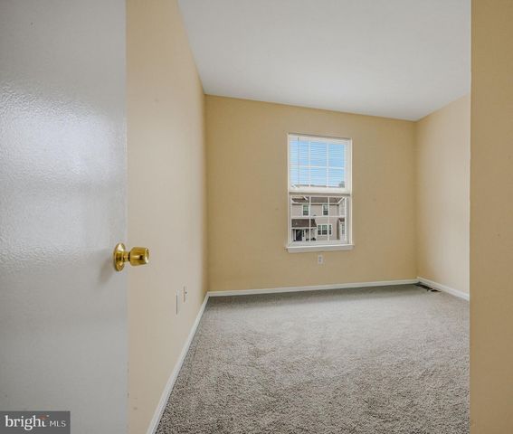 18 LAXFORD DR, Newark, DE 19702