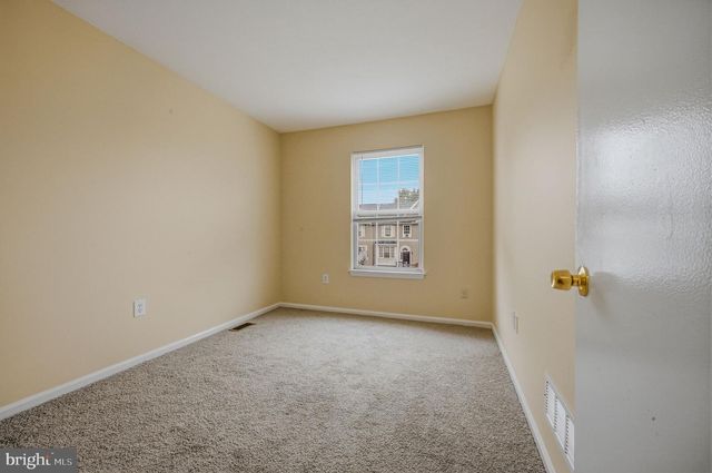 18 LAXFORD DR, Newark, DE 19702