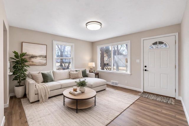 405 2ND STREET, Neenah, WI 54956