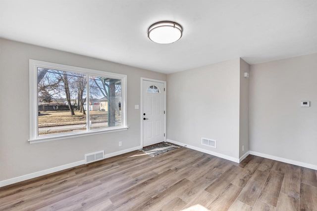 405 2ND STREET, Neenah, WI 54956