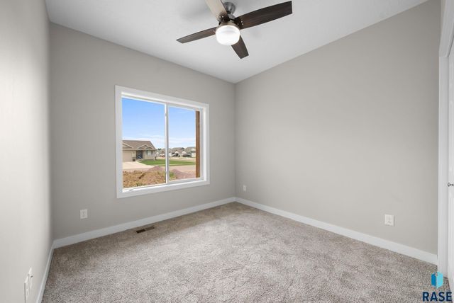 6104 N Seubert Ave Avenue, Sioux Falls, SD 57104