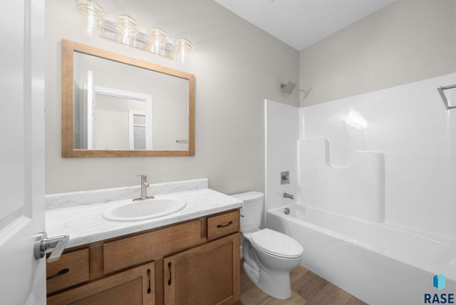 6104 N Seubert Ave Avenue, Sioux Falls, SD 57104