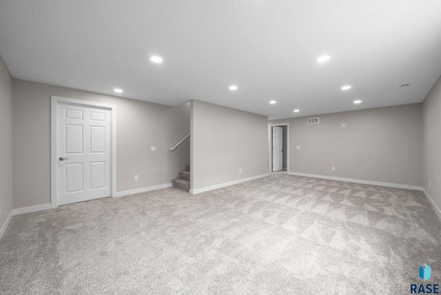 6104 N Seubert Ave Avenue, Sioux Falls, SD 57104