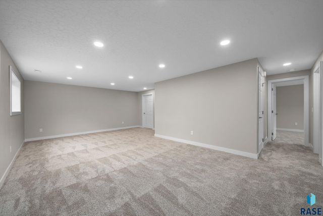 6104 N Seubert Ave Avenue, Sioux Falls, SD 57104