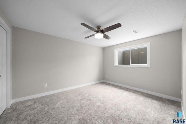 6104 N Seubert Ave Avenue, Sioux Falls, SD 57104