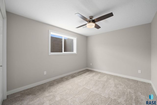 6104 N Seubert Ave Avenue, Sioux Falls, SD 57104