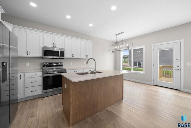 6104 N Seubert Ave Avenue, Sioux Falls, SD 57104