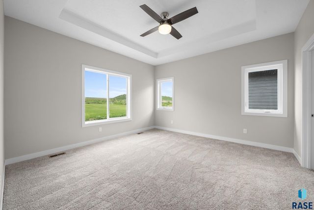 6104 N Seubert Ave Avenue, Sioux Falls, SD 57104