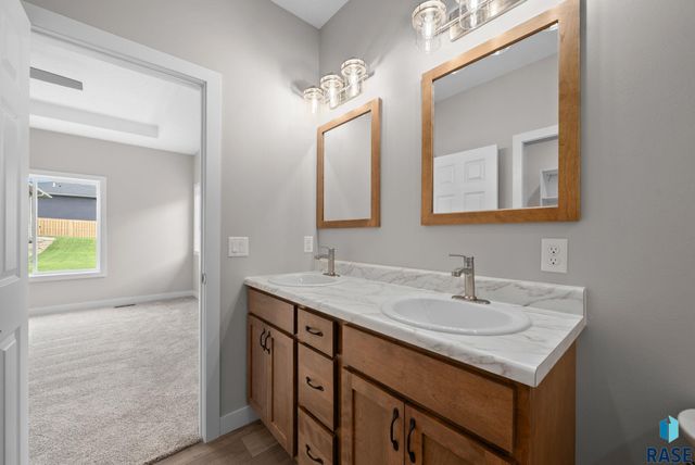 6104 N Seubert Ave Avenue, Sioux Falls, SD 57104