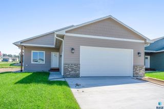 6104 N Seubert Ave Avenue, Sioux Falls, SD 57104