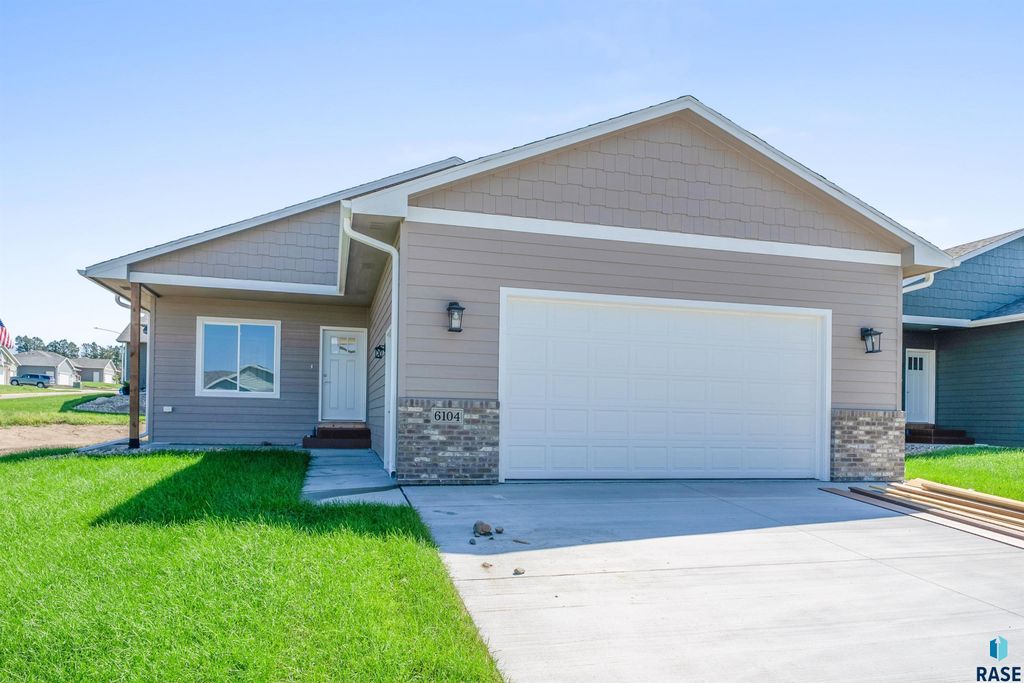 6104 N Seubert Ave Avenue, Sioux Falls, SD 57104
