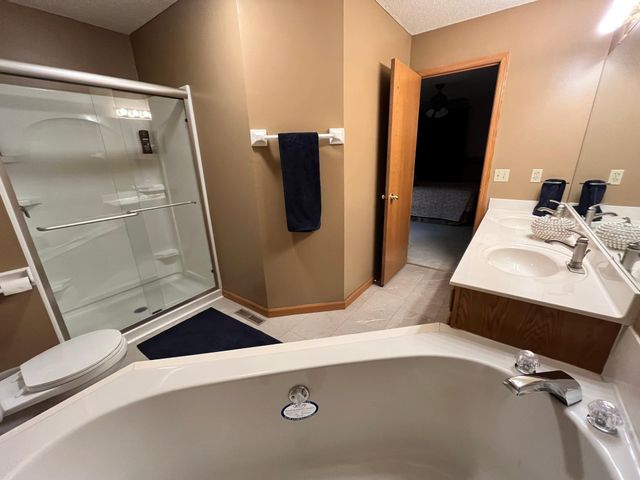 11275 Oregon Circle, Bloomington, MN 55438