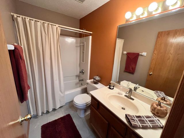 11275 Oregon Circle, Bloomington, MN 55438