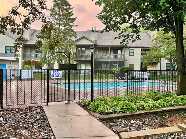 11275 Oregon Circle, Bloomington, MN 55438