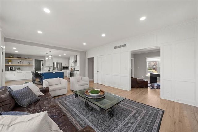 15190 Granada Road, Leawood, KS 66224