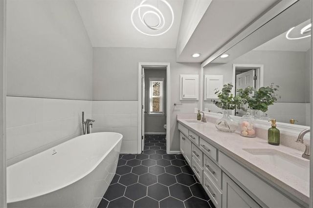 15190 Granada Road, Leawood, KS 66224