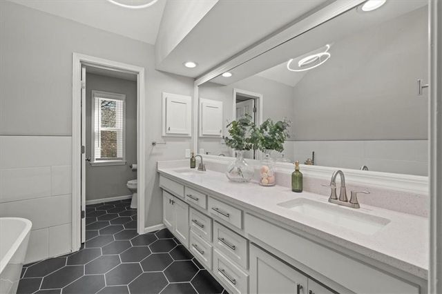 15190 Granada Road, Leawood, KS 66224