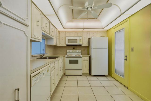 205 SE 11th Terrace 403, Dania Beach, FL 33004